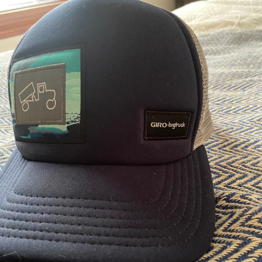 Giro Big Truck snap back 
Navy/gray